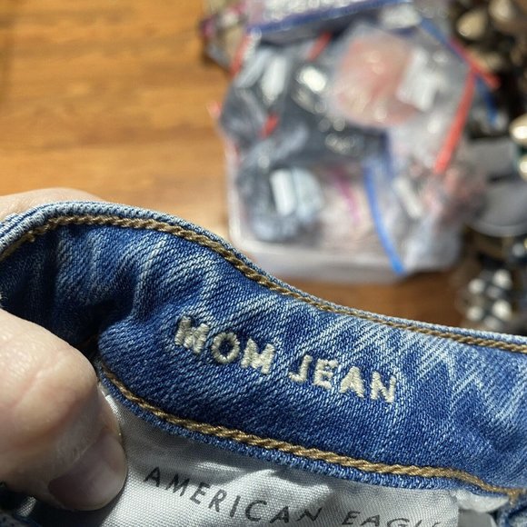 American Eagle jeans women’s 00 blue mom high rise denim distressed casual - Picture 7 of 7